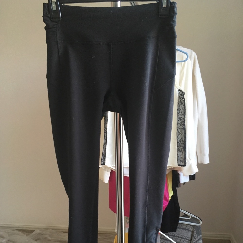 Black athletic leggings